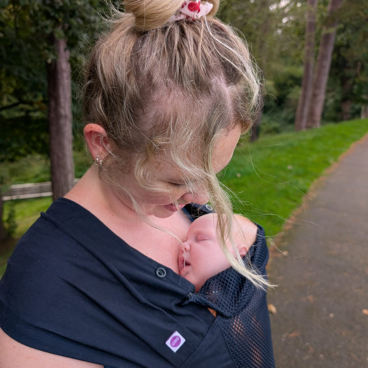 How to stay cool in a baby carrier when it's hot outside