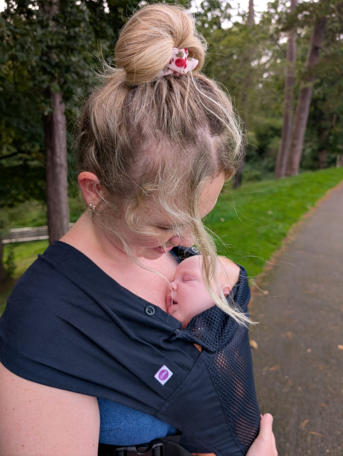 How to stay cool in a baby carrier when it's hot outside