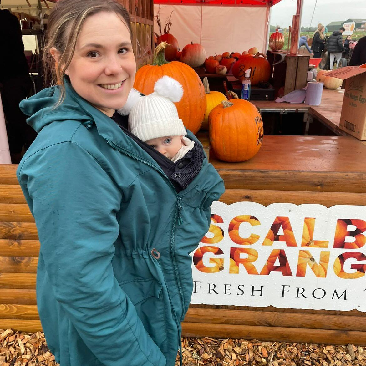 How to keep your baby warm and dry in a baby carrier