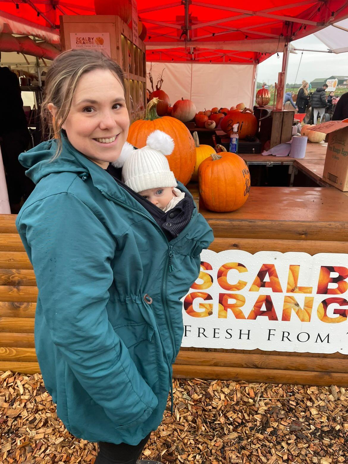 How to keep your baby warm and dry in a baby carrier